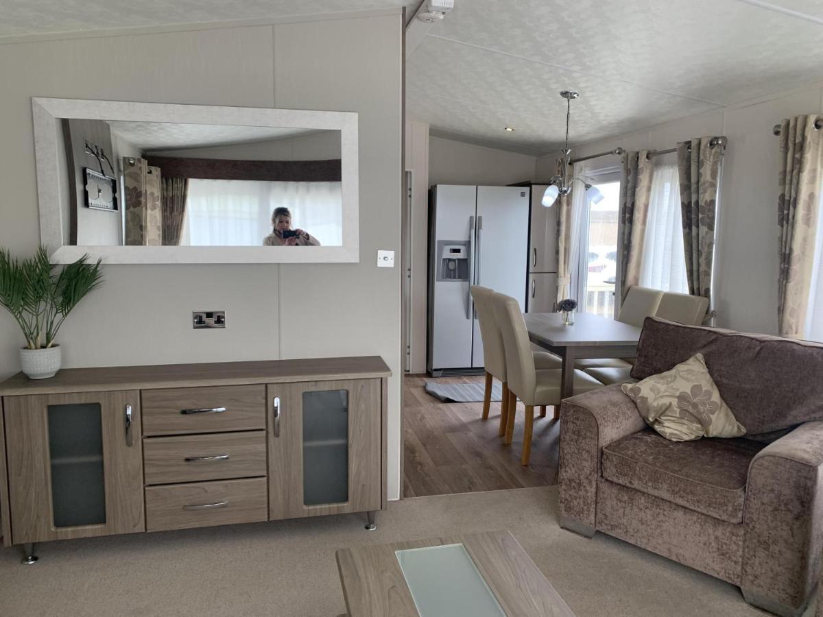 Beautiful 6 Berth Caravan By The Beach In Suffolk Ref 40076Nd 洛斯托夫特 外观 照片